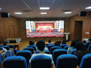 拉斯维加斯0567官方网站组织全体师生观看党的二十大开幕会
