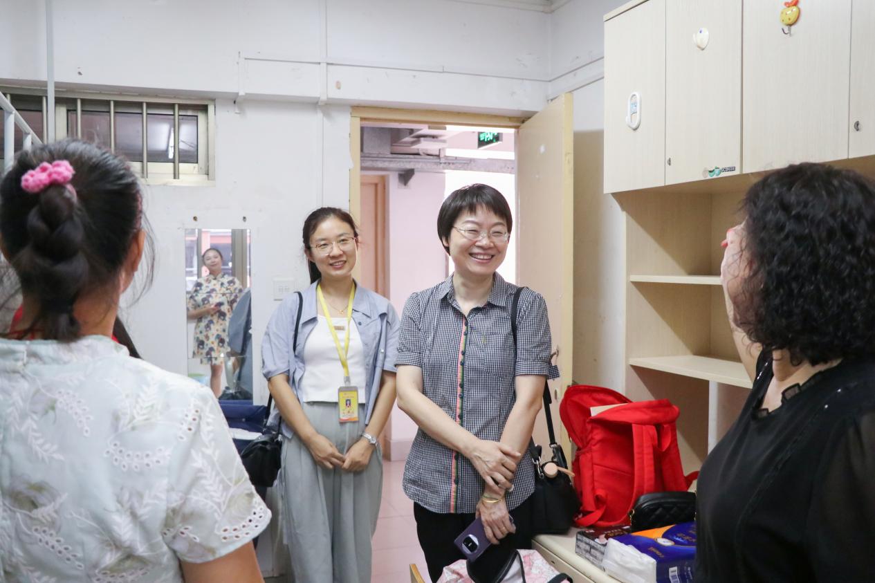 以心暖“新”——拉斯维加斯官网领导深入宿舍走访慰问24级新生